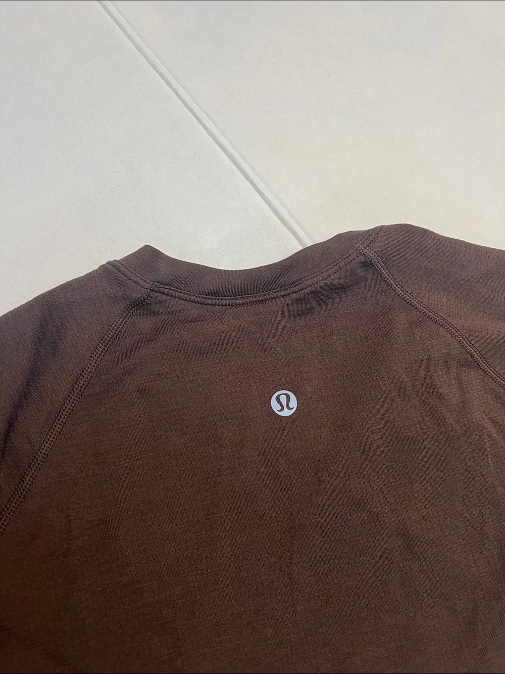 LULULEMON BROWN SHORT SLEEVED CROP WORKOUT TOP SIZE SMALL